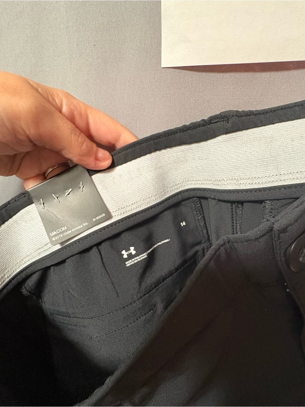 Under Armour Women's Black Athletic Stretch Shorts - Picture 7 of 10